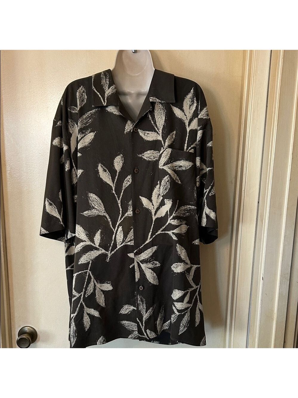 Vintage Silk Men’s Olive Green and Tan Leaf Print Casual Shirt size XL